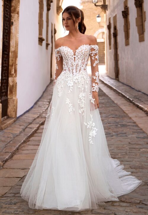27_Love_Web_FISELLE_Look_1Fro enzoani bruidsjurk met kanten mouwen. enzoani fiselle