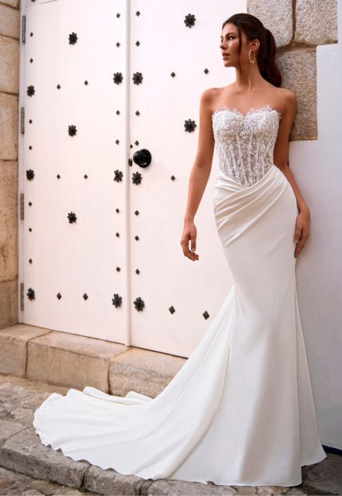 27_Love_Web_FOSIRA_Look_1Fro fit and flare trouwjurk van enzoani fosira