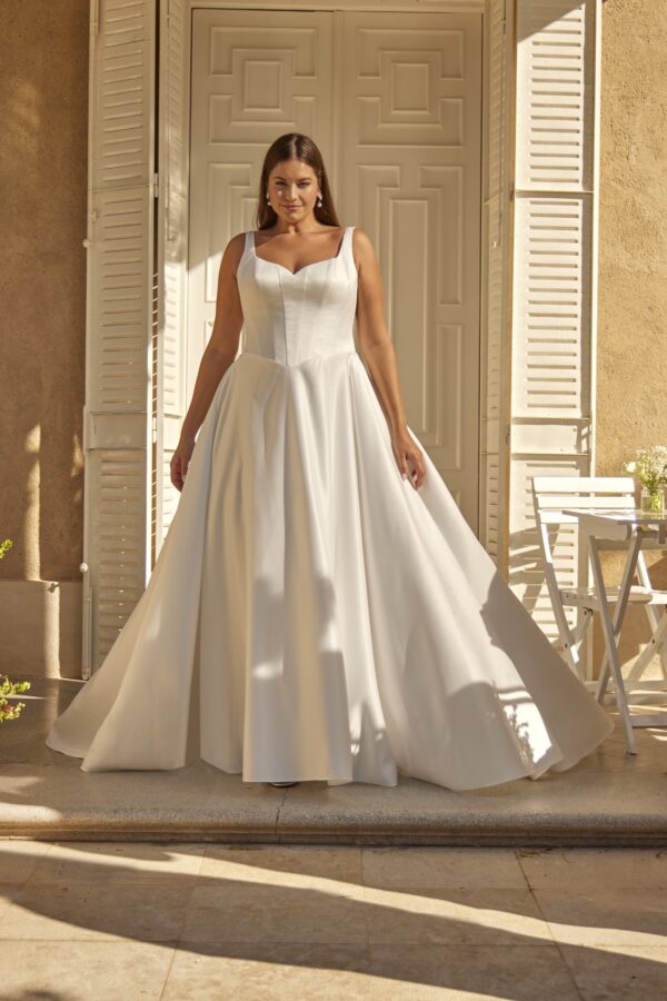 36040_1 plussize bruidsjurk van amelie