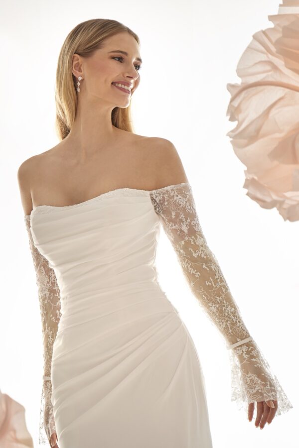 46048_5 fit and flare trouwjurk met kanten mouwen van amelie