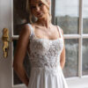 De-Luxe-10018_12A7146-Edit Flowy trouwjurk van Diane Legrand met square neckline