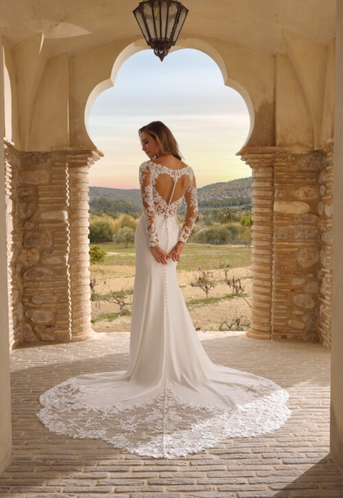 Faraday-Azuree Bridal-Back azuree faraday, trouwjurk met hartje op de rug