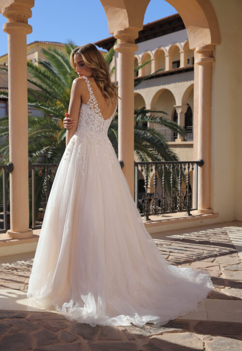 Flora-Azuree Bridal-Back azuree flora. alijn trouwjurk met plunge neckline