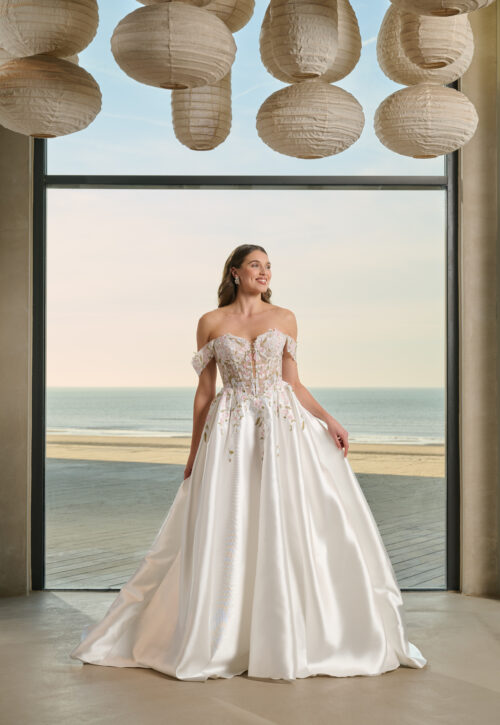 Gaia-Azuree Bridal-Front azuree gaia. Alijn trouwjurk met offshoulder bandjes