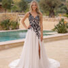 Inez-Azuree Bridal-Front azuree inez. trouwjurk met zwart kant afgewerkt